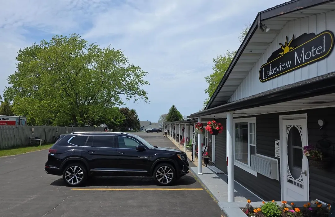 Lakeview Motel & Cottage-1