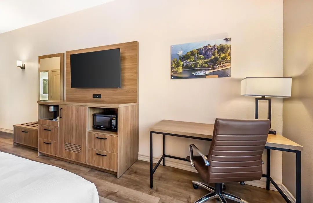 Best Western Plus 1000 Islands Hotel & Suites- Newly Renovated-1