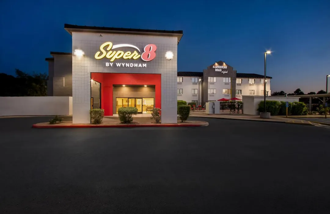 Super 8 By Wyndham Mesa Gilbert-1