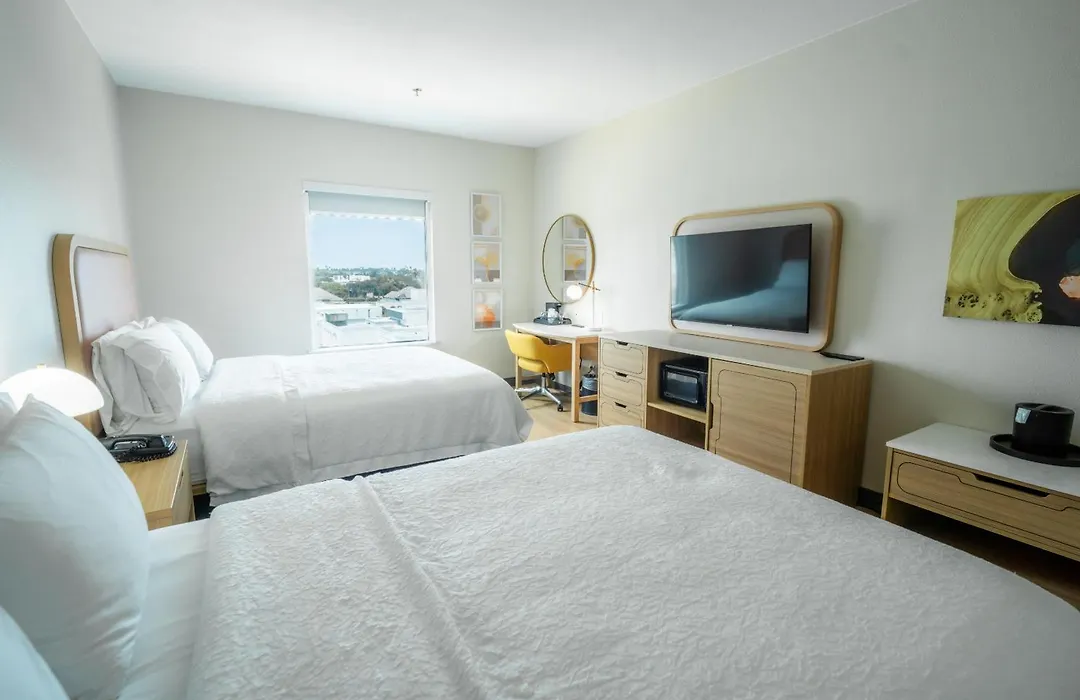 Hampton Inn & Suites Mission-1