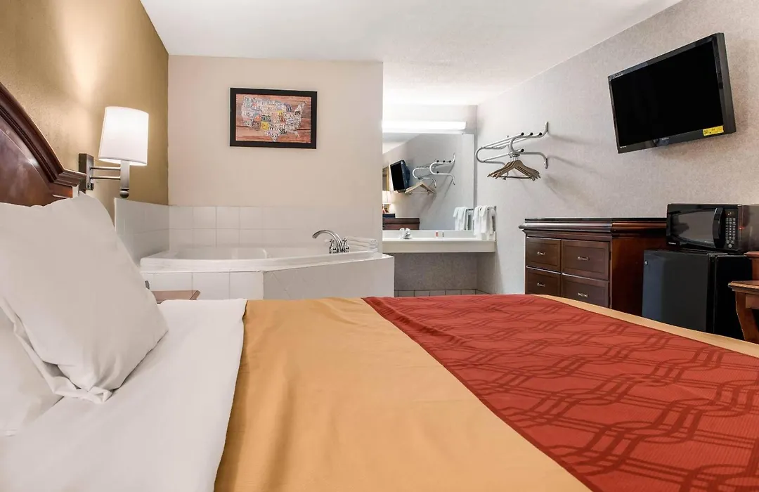 Econo Lodge Holland - Toledo-1