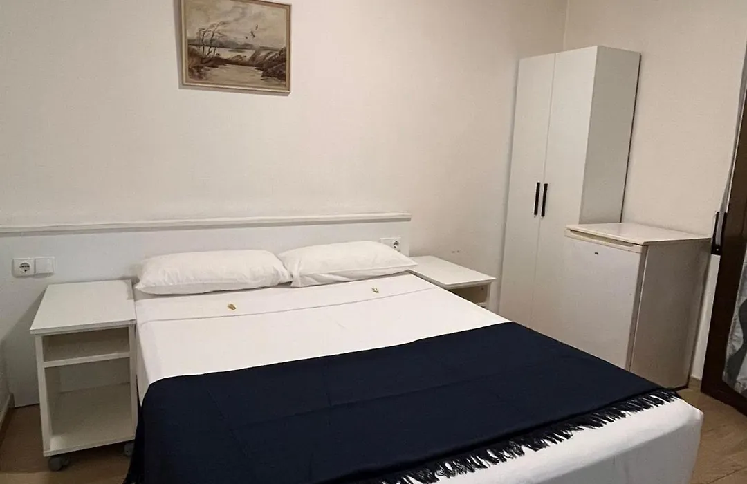 Hostal Cubelles-1