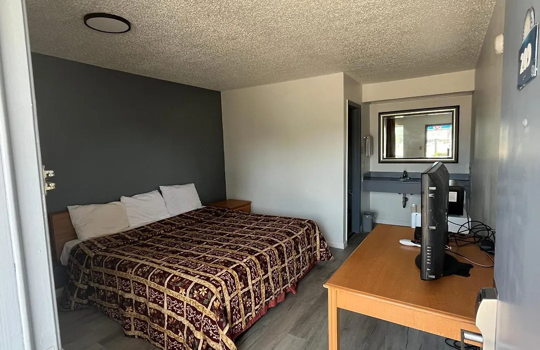 Executive Inn-1