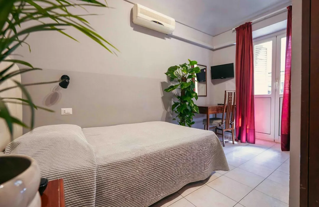 Hotel Italia-1