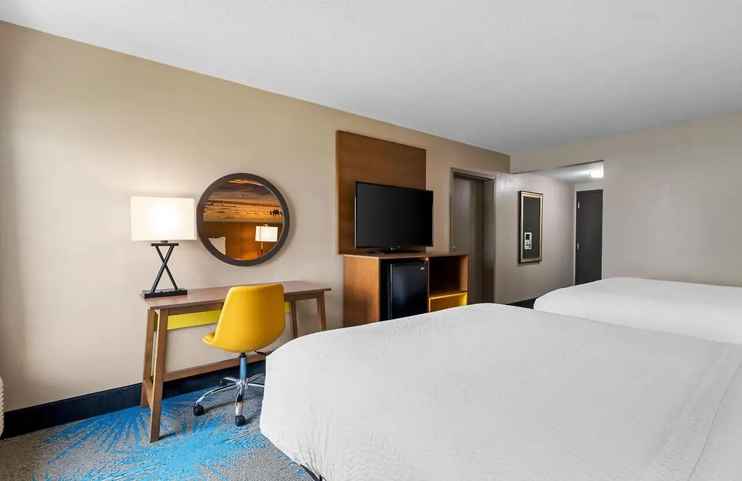 Days Inn & Suites By Wyndham Ridgeland-1