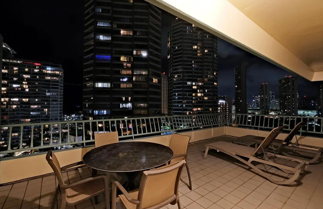 Ramada Plaza By Wyndham Waikiki-1