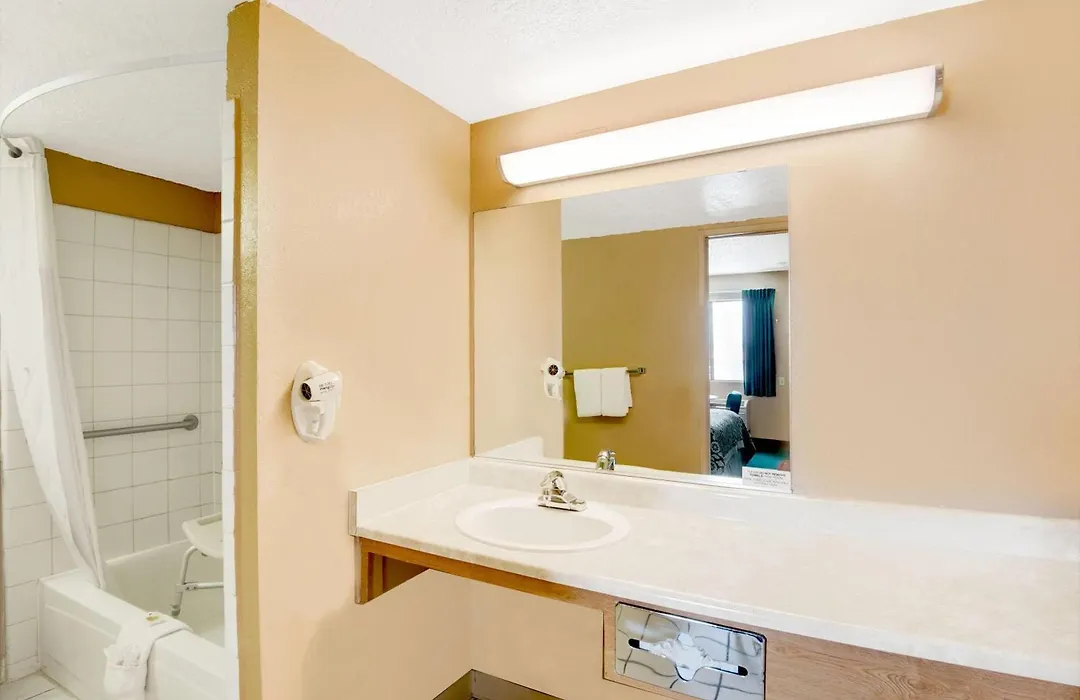 Days Inn By Wyndham El Paso I-10 East-1
