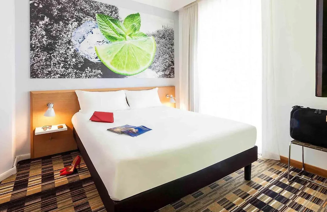 Ibis Styles Napoli Garibaldi-1