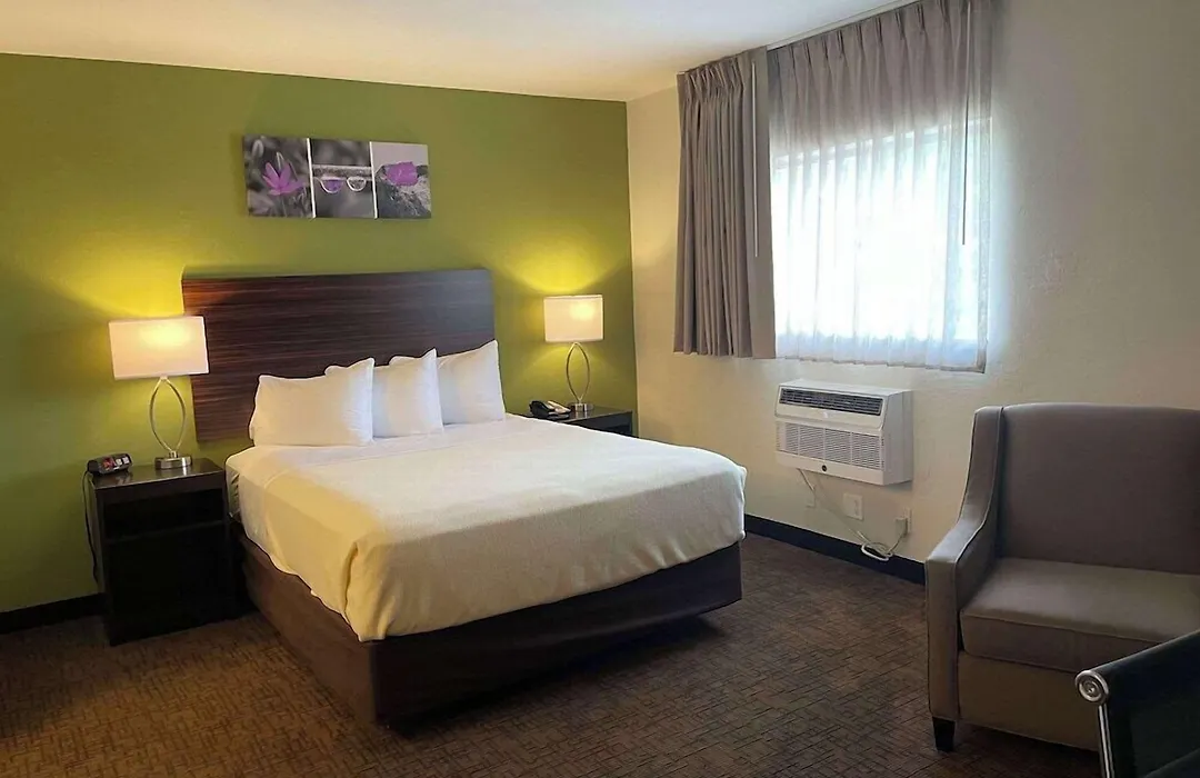 Suburban Studios Melbourne Airport-1