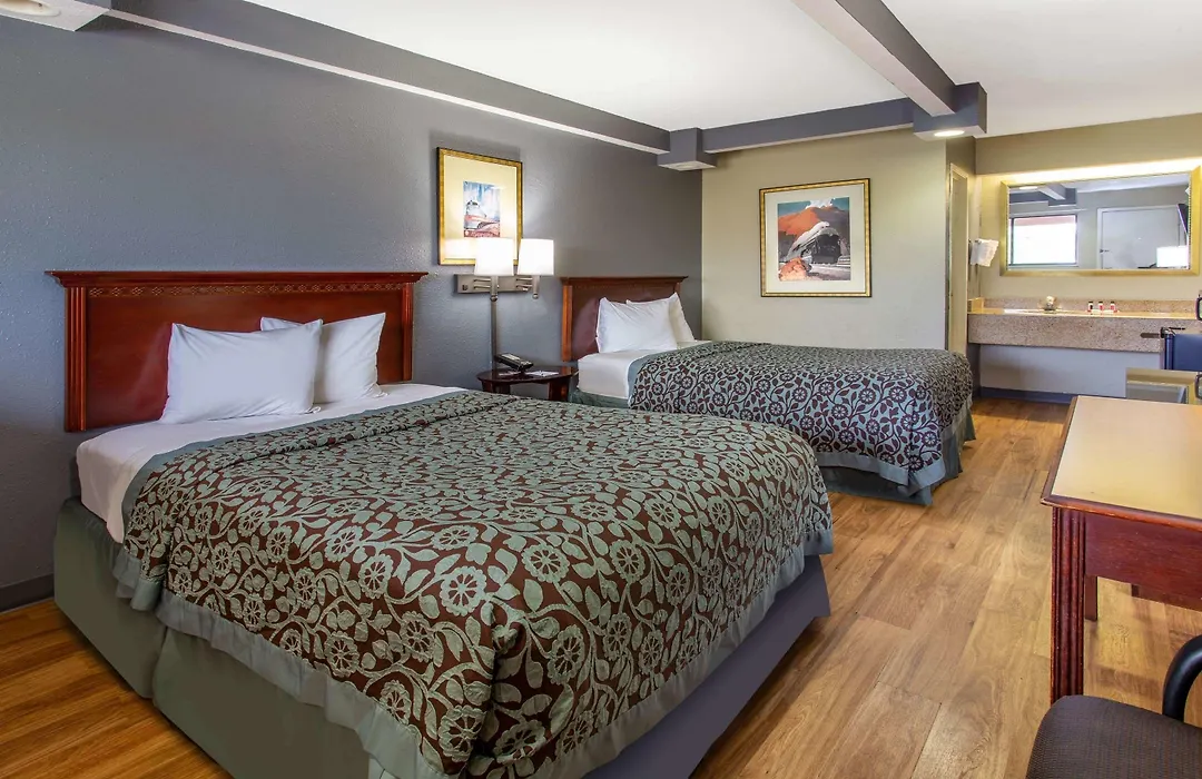Travelodge By Wyndham South Holland-1