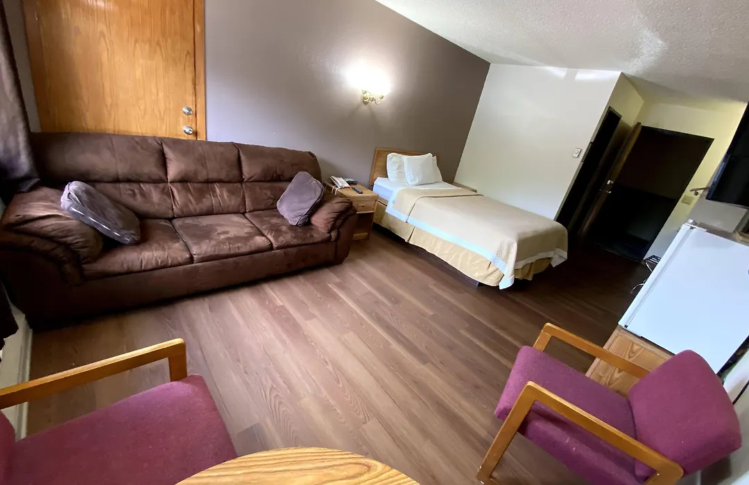 Woodland Inn & Suites-1