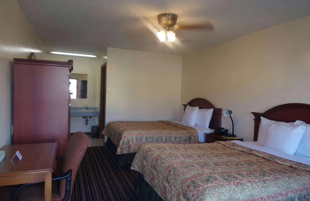 Huggy Bear Motel - Warren-1