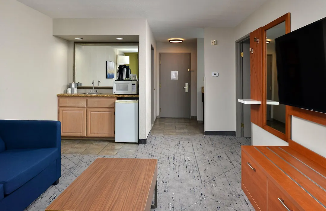 Holiday Inn Express & Suites Farmington Bloomfield By Ihg-1