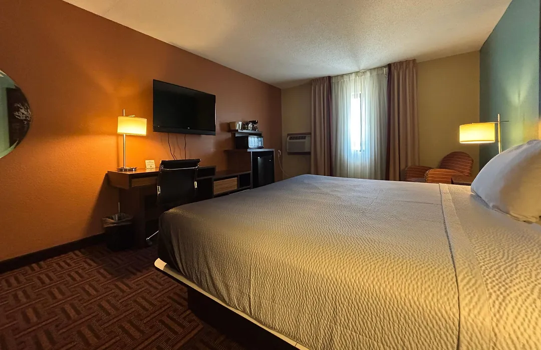 Super 8 By Wyndham Carbondale-1