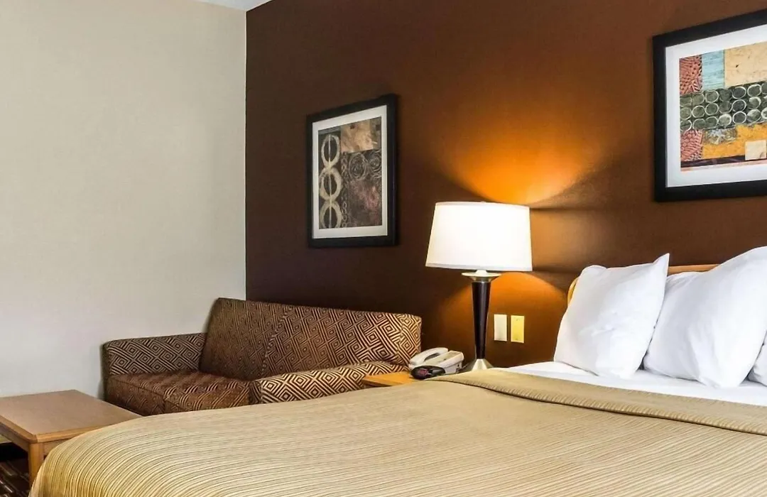 Quality Suites Near West Acres-1