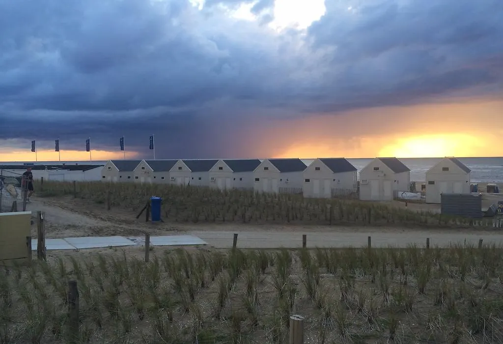 Beach Hotel Katwijk-1