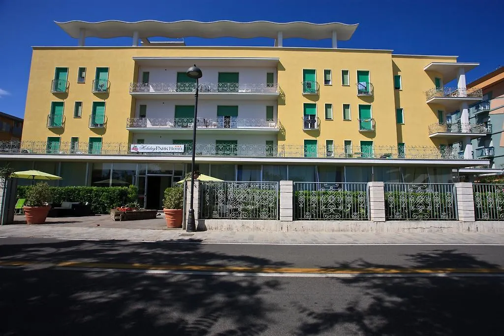 Hotel Holiday Park-1