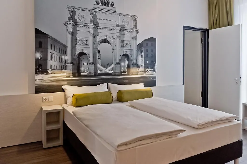 Super 8 By Wyndham Munich City North-1
