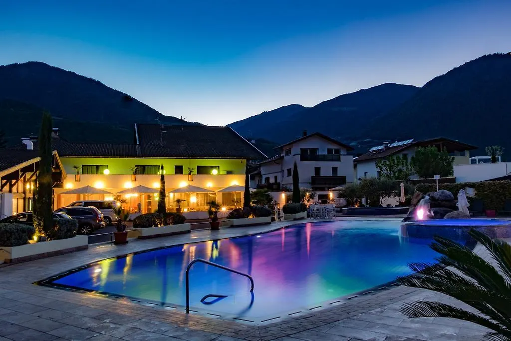 SCHLOSSHOF SÜDTIROL - Hotel&Camping Resort-1