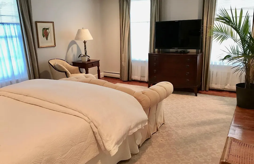 Hudson B&B-1