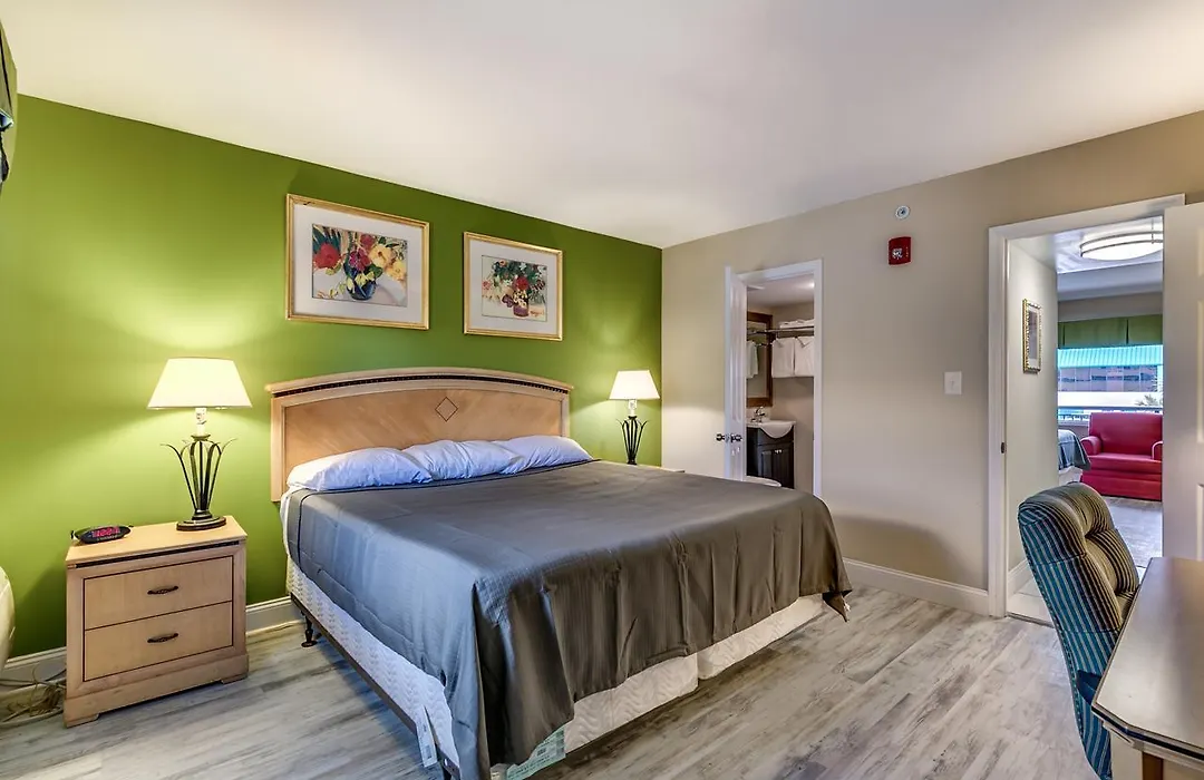 Beachcomber Inn & Suites-1