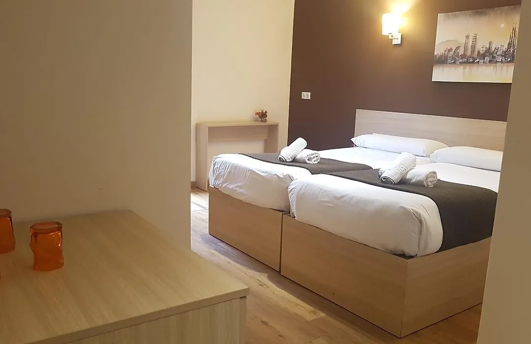 Hostal Barcelona Travel-1