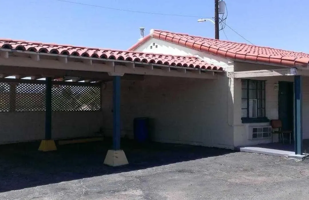 Economy Inn-1
