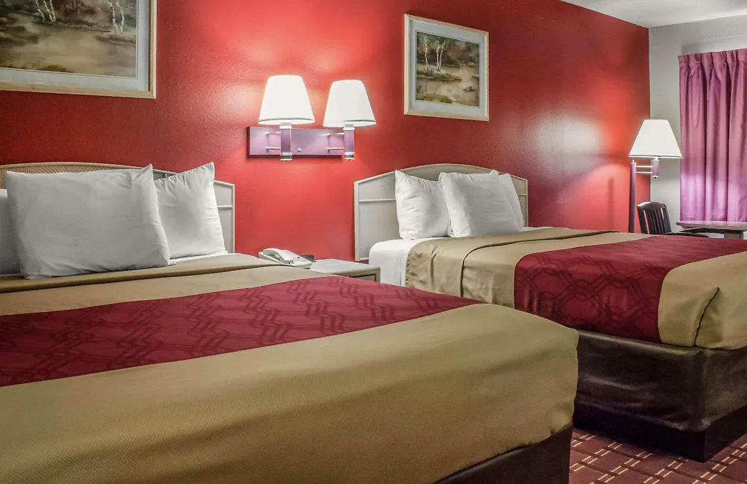 Spencer Inn & Suites-1