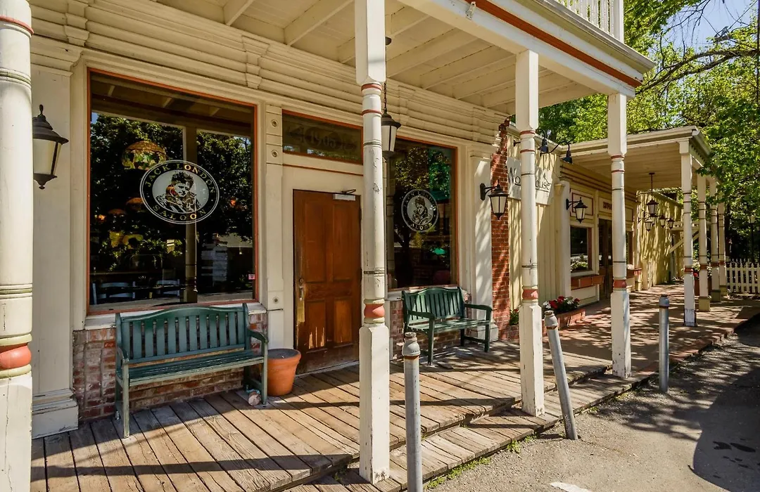 The Jack London Lodge-1