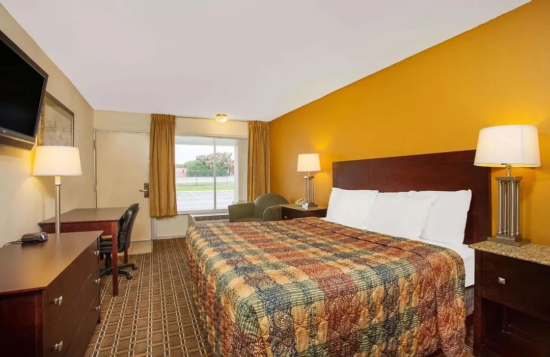Days Inn By Wyndham Chester-1