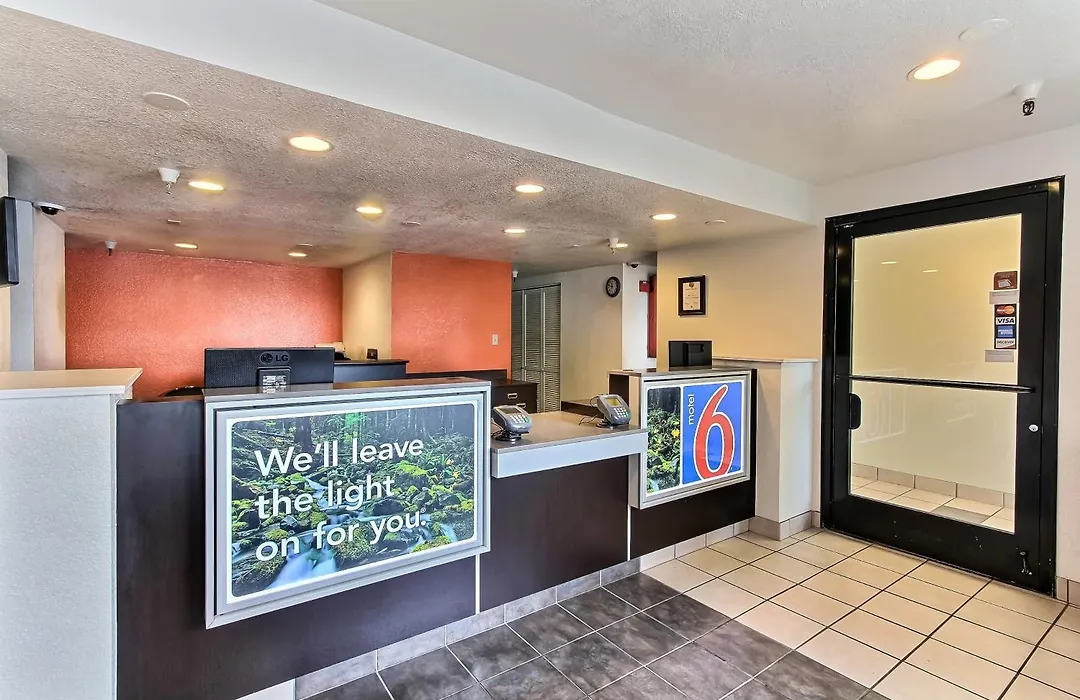 Hotel B5 -Watsonville-1