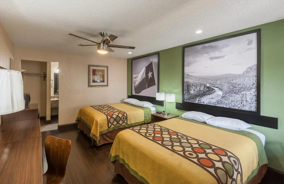 Super 8 By Wyndham Austin University/Downtown Area-1