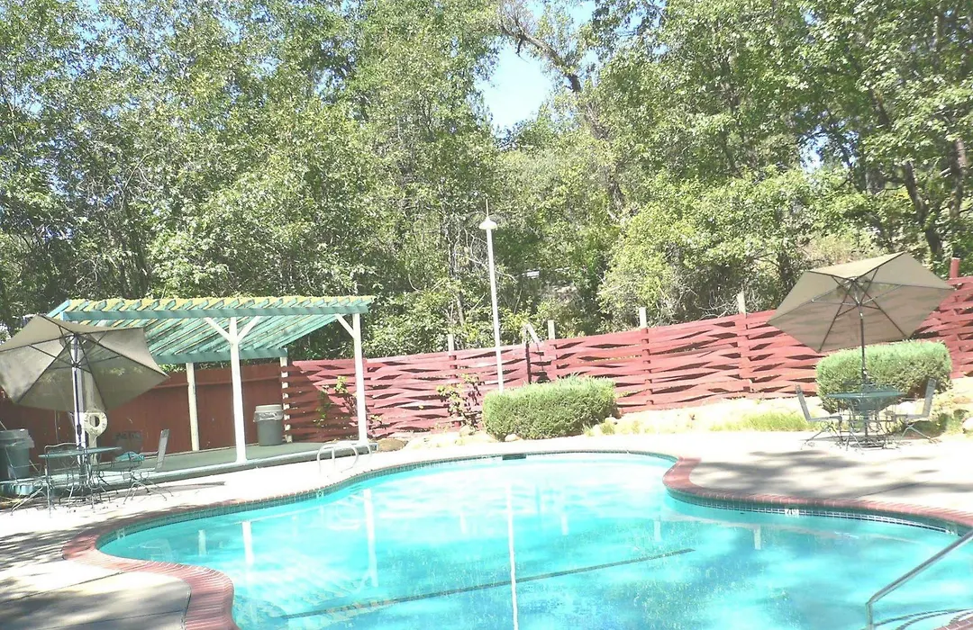 Golden Chain Motel-1