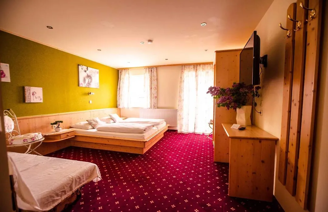 Hotel Wintergarten-1