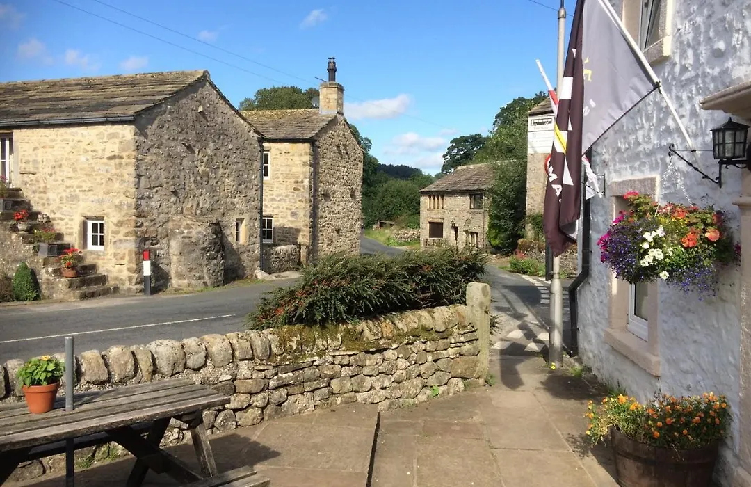 Fox And Hounds Starbotton-1