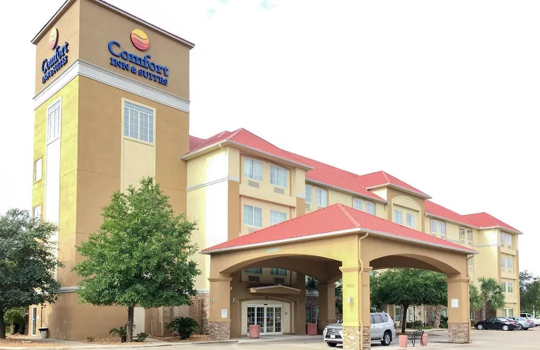 Comfort Inn & Suites Near Six Flags & Medical Center-1