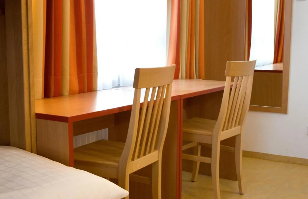 Ausbildungshotel St. Theresia-1