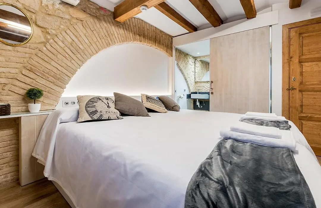 Hostal 977-1