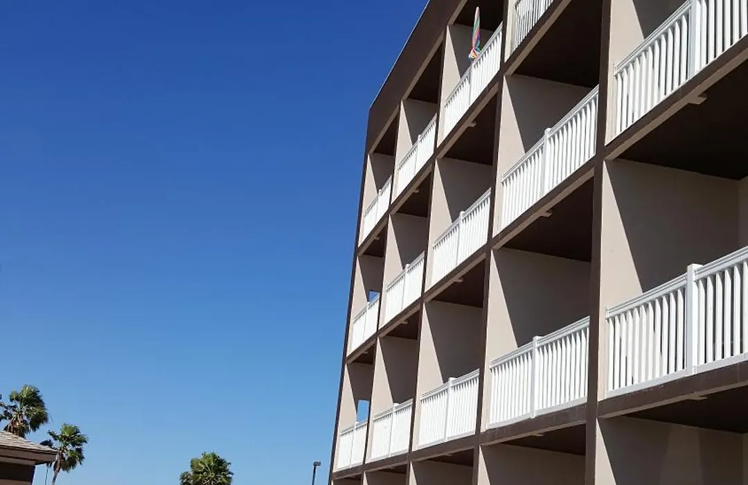 Blue Bay Inn And Suites-1