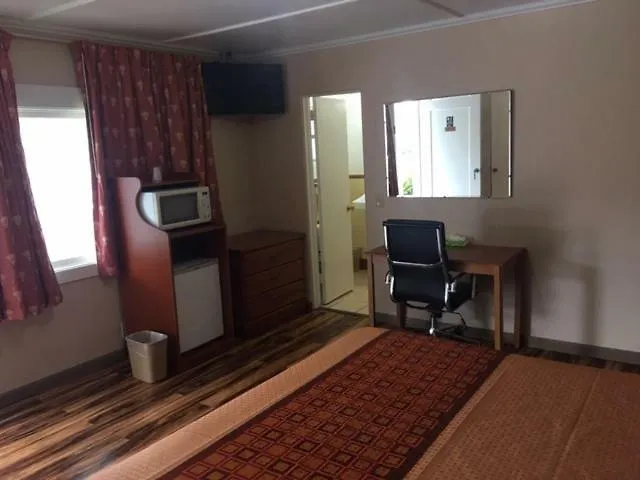 Hilltop Inn-1