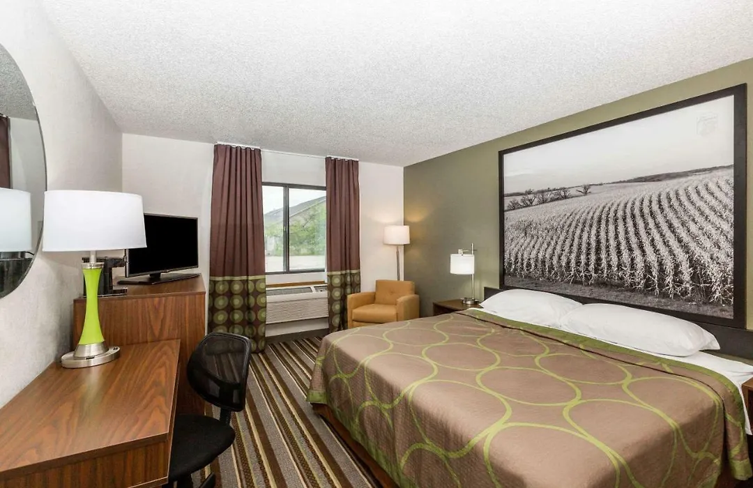 Super 8 By Wyndham Storm Lake-1