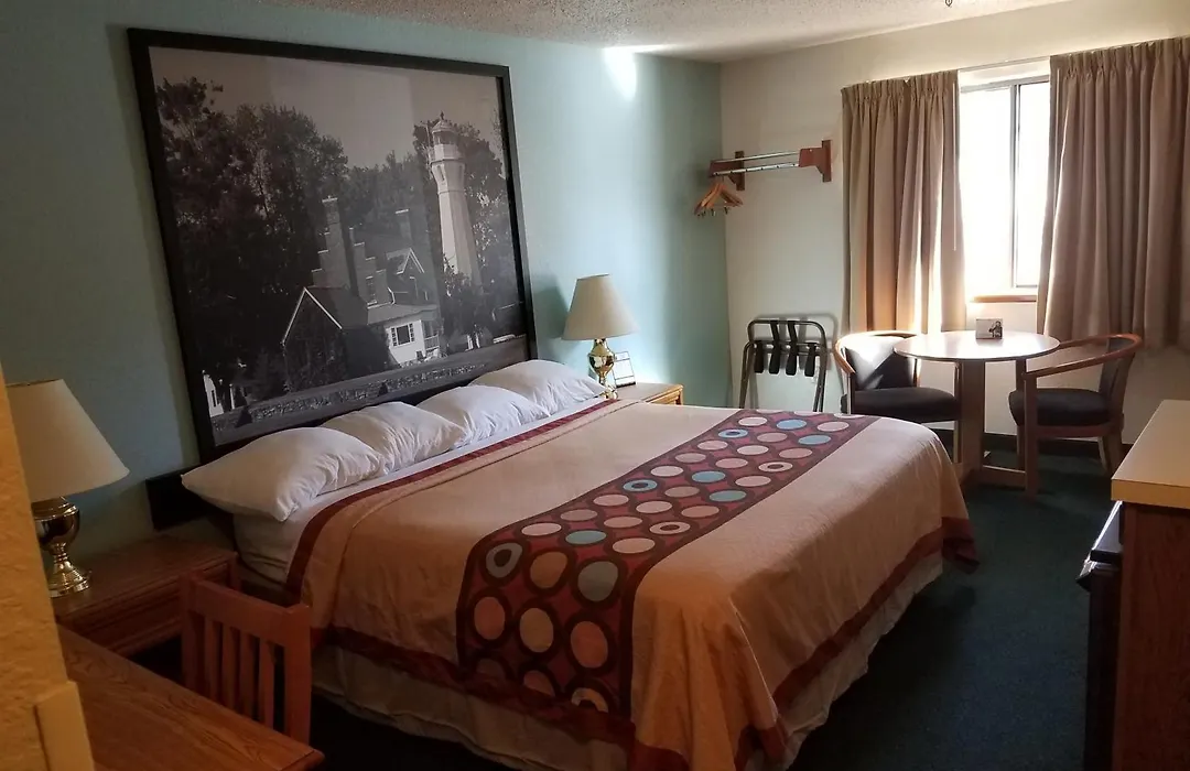 Super 8 By Wyndham Houghton Lake-1