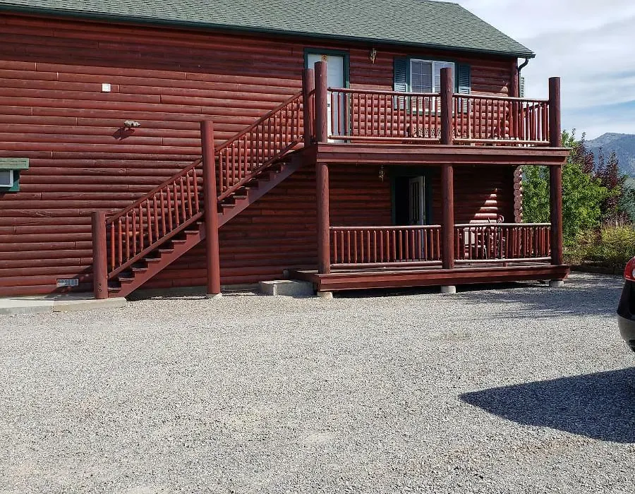 Wolf Den Log Cabin Motel And Rv Park-1