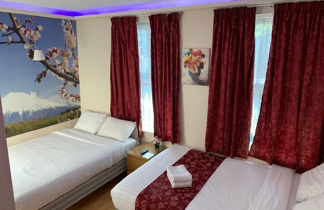 Barking Hotel-1