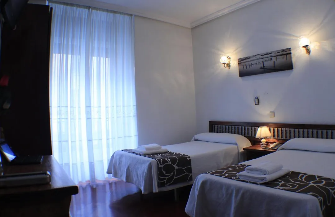 Hostal Esmeralda-1