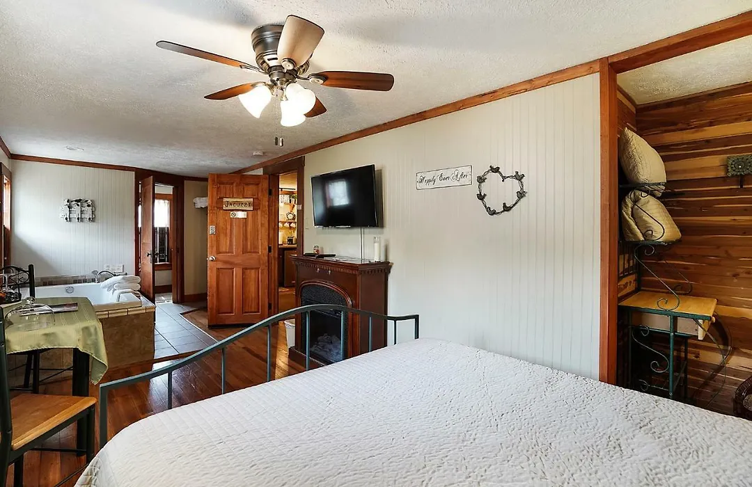 Hocking Hills Inn-1
