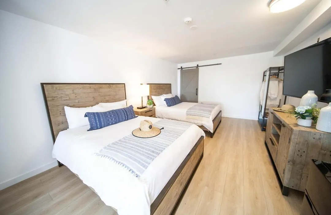 The Surfbreak Hotel-1