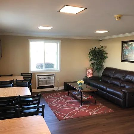 Super 8 By Wyndham Lewiston-3