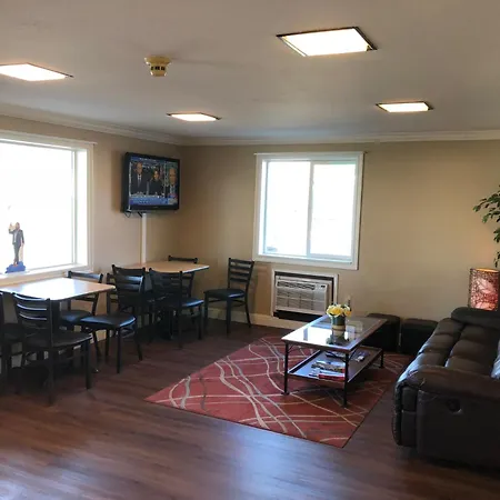 Super 8 By Wyndham Lewiston-2