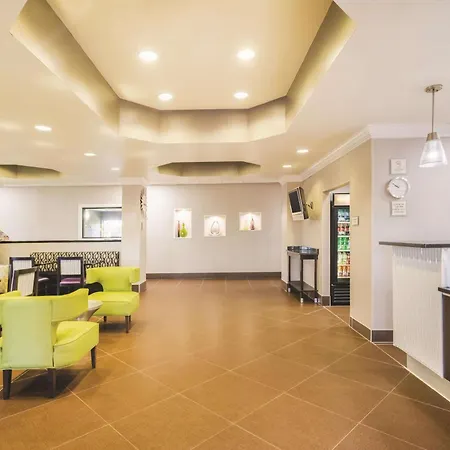 La Quinta Inn & Suites By Wyndham Louisville East-2